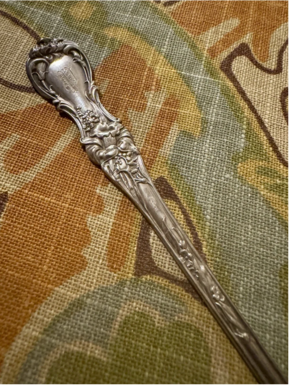 Antique 1835 R Wallace HIBISCUS Silverplate Lettuce Fork Monogram P - Picture 3 of 6